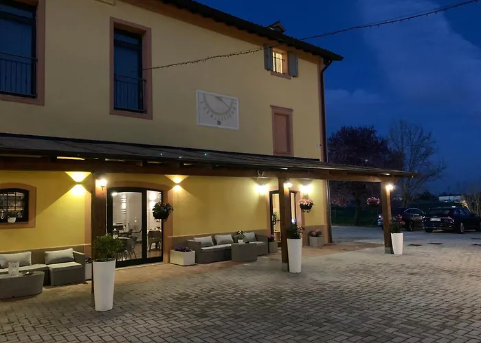 La Corte Country مودينا